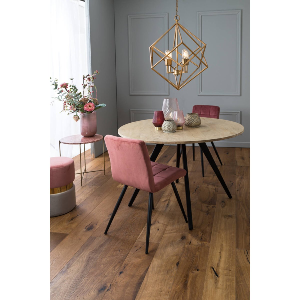 Drizella Ø46 Or suspension De Light & Living - Sa conception ouverte cr&eacute;e une impression a&eacute;rienne tout en assurant une diffusion uniforme de la lumi&egrave;re dans la pi&egrave;ce.