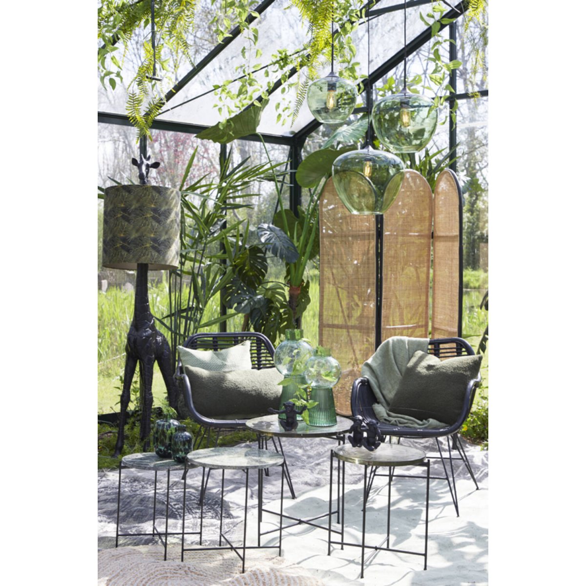 Mayson Ø40 Vert suspension De Light & Living - L'élégante suspension Mayson, avec son abat-jour en verre vert, diffuse une lumière douce et agréable.