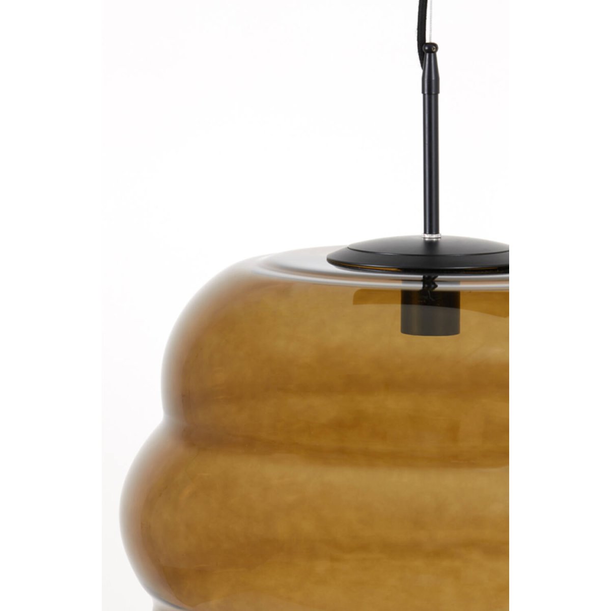 Misty Ø45 Brun suspension De Light & Living - Sa forme unique et son verre teinté diffusent une lumière douce et agréable, parfaite pour un intérieur moderne.