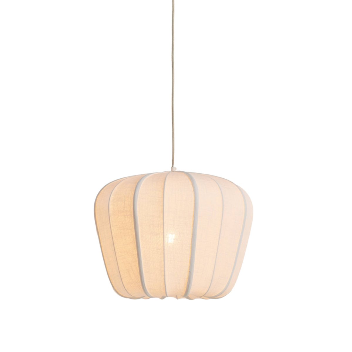 Zubedo Ø50 Blanc crémeux suspension De Light & Living - Zubedo séduit par sa forme douce et élégante et son revêtement en tissu blanc crème qui diffuse une lumière chaude et agréable.