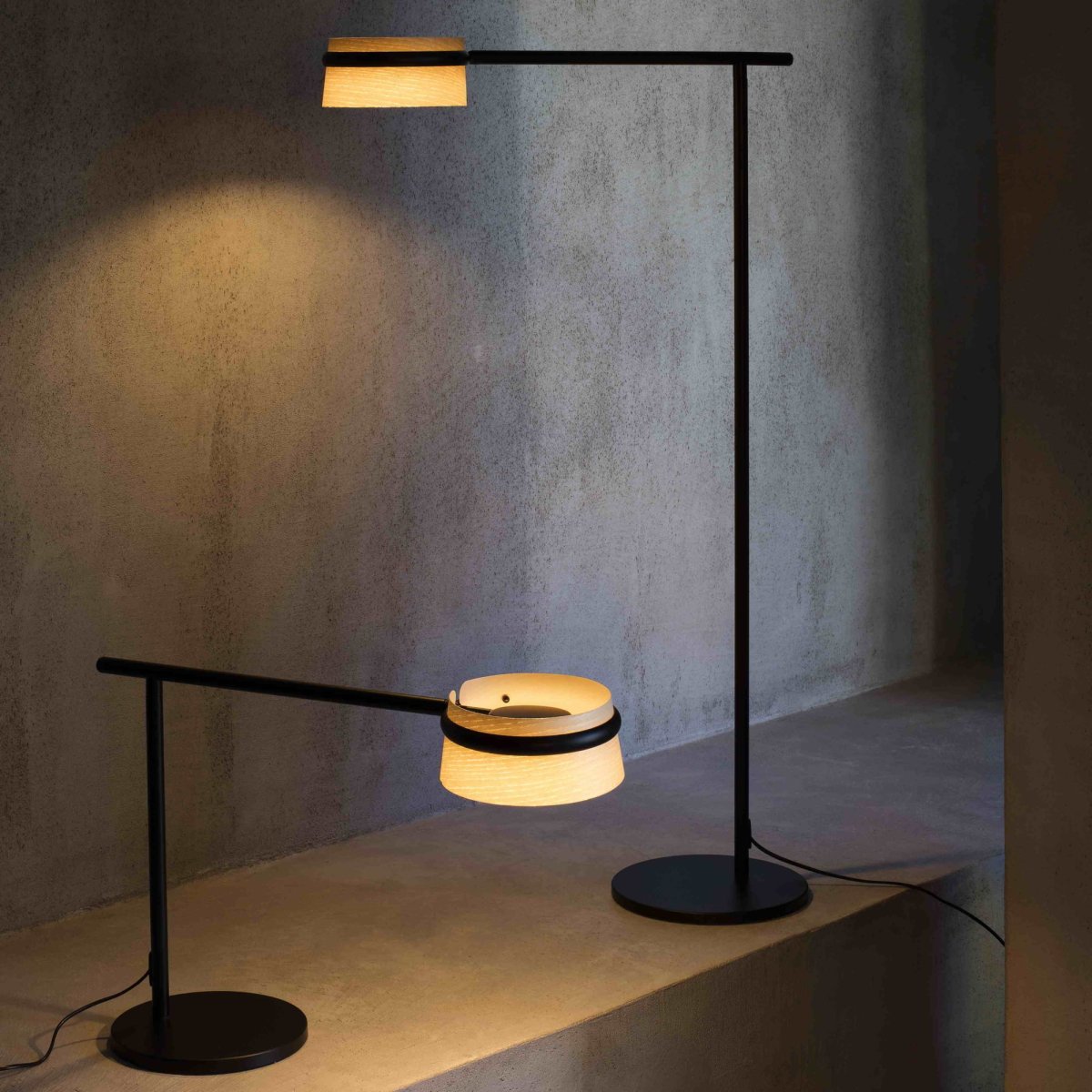 Loop Bois lampadaire De Faro Barcelona - Loop est un excellent choix pour les maisons priv&eacute;es comme pour les espaces publics o&ugrave; design et confort sont primordiaux.