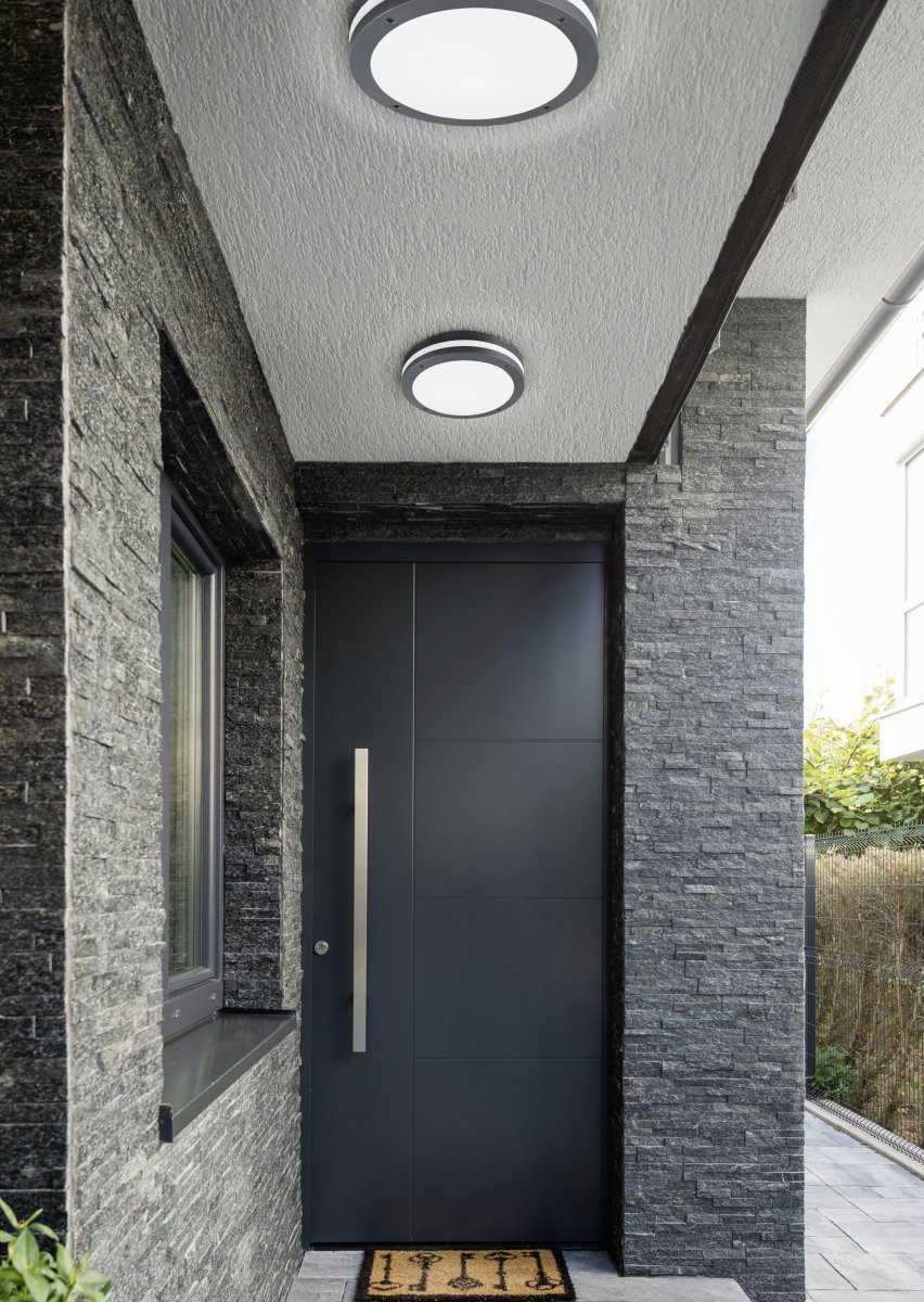 Piave Ø30 Anthracite De Trio Lighting - Piave est un luminaire polyvalent avec un design élégant et rond et un capteur de mouvement intégré pour un éclairage intelligent.