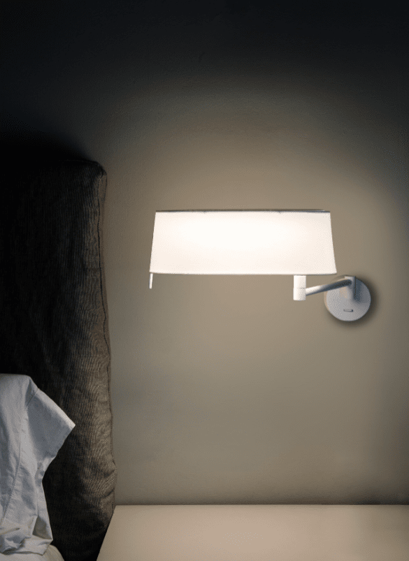 Desliz 52cm Blanc applique murale De Faro Barcelona - DESLIZ se caract&eacute;rise par le bras articul&eacute; dans la structure, qui permet de d&eacute;placer le point lumineux et de l'adapter &agrave; diff&eacute;rents besoins.