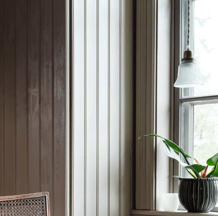 Ulla Ø12 Blanc lampe de fenêtre De Strömshaga - La lampe n'a pas de connexion au mur ou au plafond, vous pouvez donc d&eacute;cider &agrave; quoi vous souhaitez la connecter.