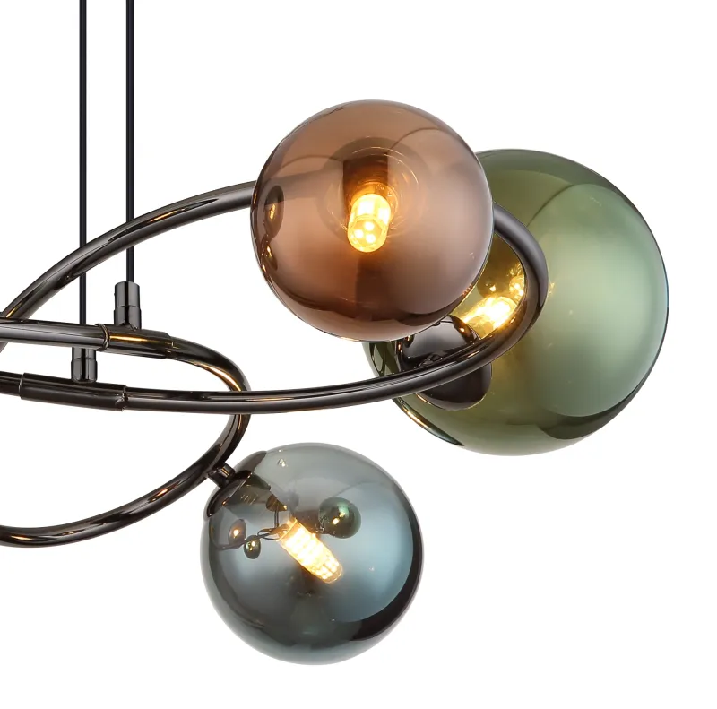 Riha 62cm Multicolore suspension De Globo Lighting - De olika glaskulorna i brons, gr&ouml;nt och petrol ger lampan en dynamisk och lekfull karakt&auml;r samtidigt som de skapar en visuellt intressant ljusbild.
