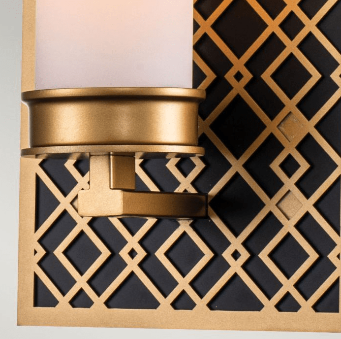 Ziggy 34cm Or lampe de salle de bain De Elstead Lighting - Son design rustique lui conf&egrave;re une allure &agrave; la fois &eacute;l&eacute;gante et moderne, tandis que le verre opale assure une diffusion de la lumi&egrave;re douce et homog&egrave;ne.