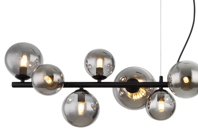 Riha 120cm Couleur fumée suspension De Globo Lighting - Lampan &auml;r av mattsvart metall och ger ditt hem en lyxig och inbjudande atmosf&auml;r.