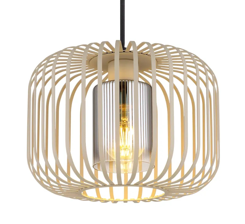 Alfred Ø28 Sable suspension De Globo Lighting - Den &auml;r tillverkad av sandf&auml;rgad matt metall och har en mjukt rundad metalln&auml;tssk&auml;rm med en inre glascylinder, som skapar ett elegant och luftigt uttryck.