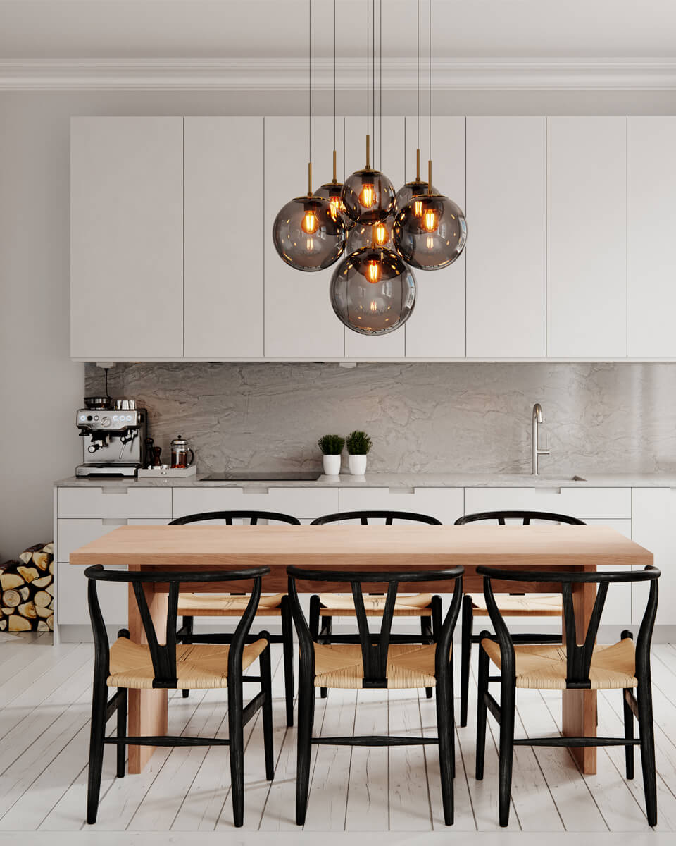 Laura Ø53 Gris fumé suspension De By Rydéns - Il est &eacute;quip&eacute; de sept d&ocirc;mes en verre gris clair de diff&eacute;rentes tailles faciles &agrave; assembler.