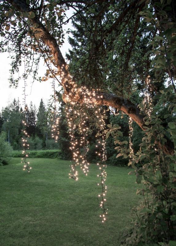 Guirlande Lumineuse Crispy Ice White 16m Noir De Star Trading - Crispy Ice White est une s&eacute;rie de base abordable avec une large gamme et la lueur plus froide est tr&egrave;s adapt&eacute;e aux environnements hivernaux.