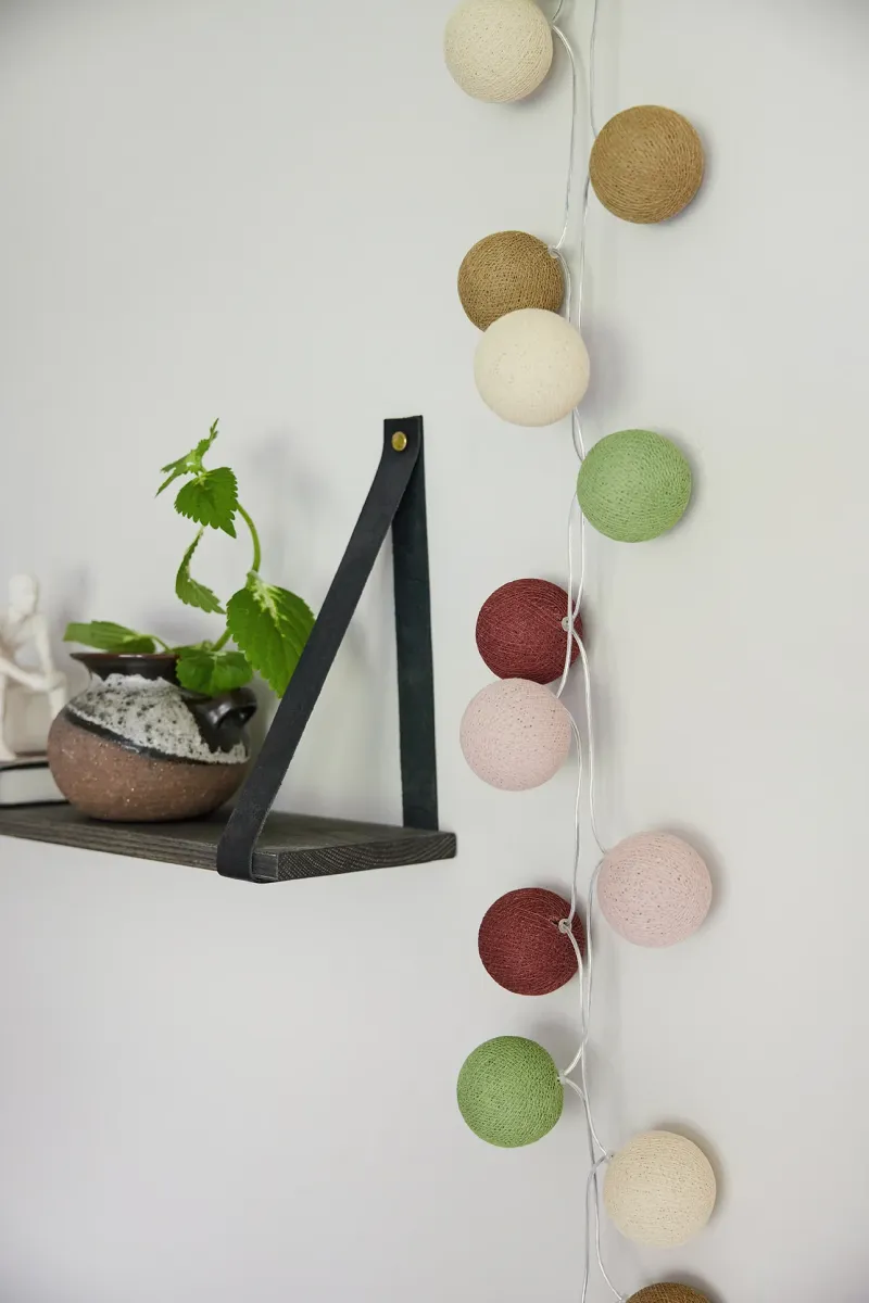 Irislights Autumn 35-lights Multicolore De Irislights - Irislights Autumn est une guirlande lumineuse compos&eacute;e de boules rondes en fil fin, teintes &agrave; la main dans des tons doux et neutres.