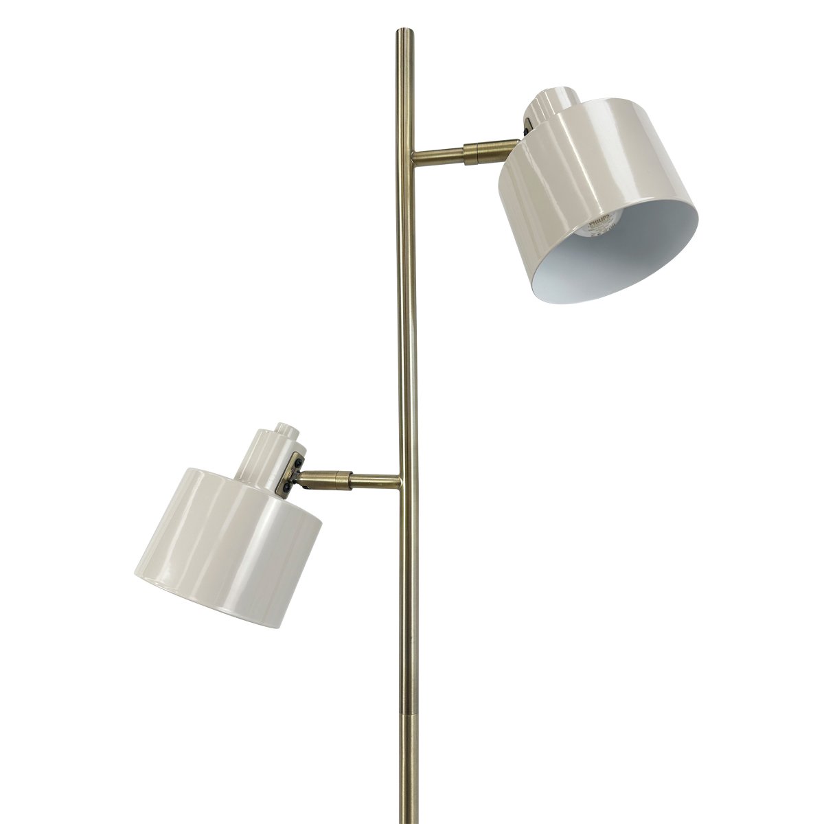 Ocean Beige lampadaire De Dyberg Larsen - Le corps de la lampe est en laiton poli à la main, ce qui peut entraîner des variations de couleur uniques entre les lampes de cette belle série.