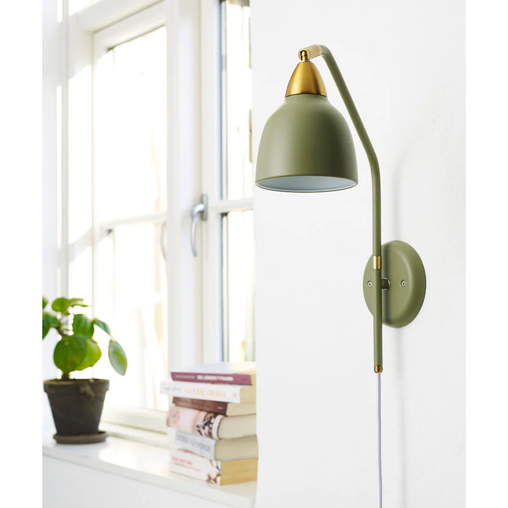 Urban 40cm Vert olive applique murale De Superliving - Avec un bras rotatif et un écran pouvant pivoter à 345°.