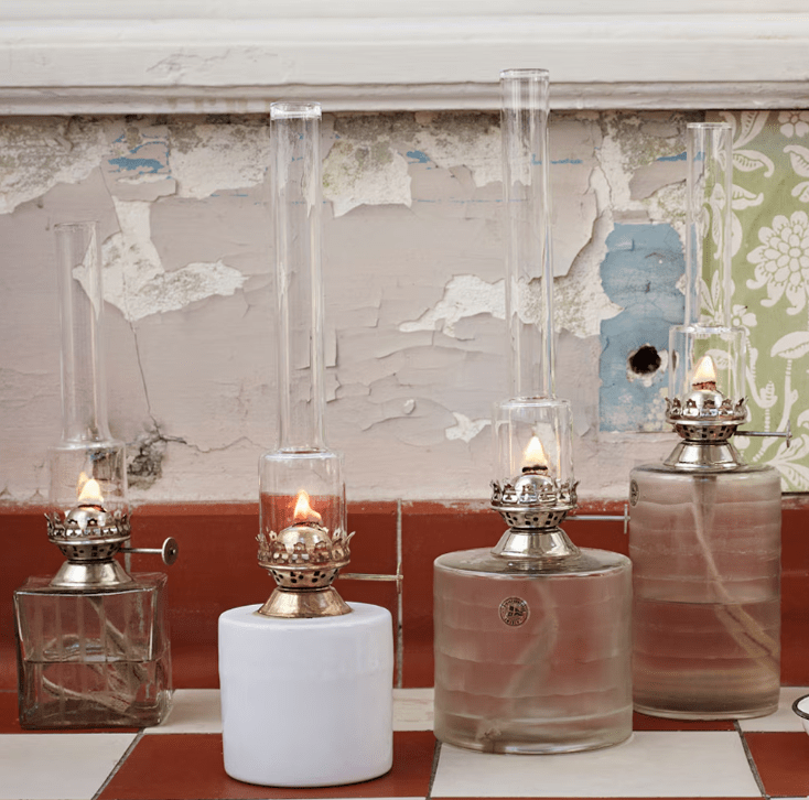 Kerosene Lamp Straight small Blanc De Strömshaga - Veuillez utiliser l'huile &agrave; lampe Str&ouml;mshaga (num&eacute;ro d'article 100001) disponible s&eacute;par&eacute;ment pour cette lampe &agrave; huile.