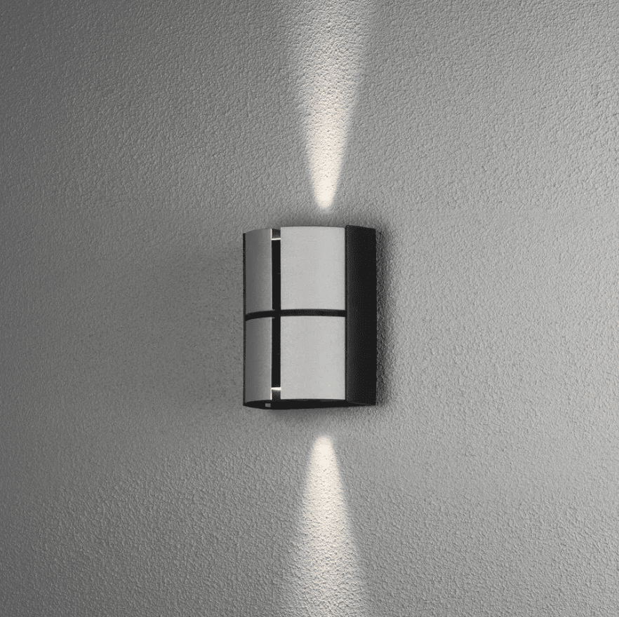 Vidar 15cm Argent lampe d’extérieur De Konstsmide - La lampe éclaire le mur de haut en bas et offre un réglage du faisceau lumineux afin que vous puissiez régler le degré de dispersion souhaité.