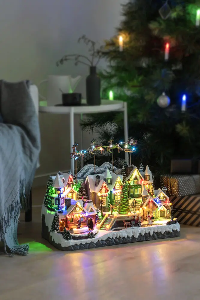 Décoration De Noël Mécanique Avec Village Et Train 40cm Multicolore De Konstsmide - Un monde de No&euml;l complet, plein de vie, de lumi&egrave;re et de mouvement.