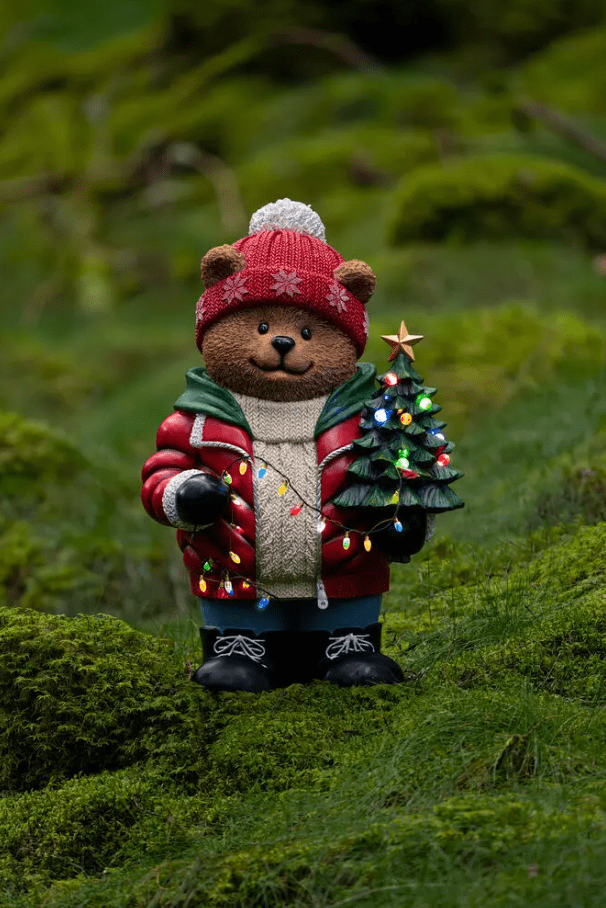 Grand Ours En Peluche 66cm Multicolore De Konstsmide - R&eacute;pandez l'esprit de No&euml;l avec cet adorable ours en peluche en v&ecirc;tements d'hiver !
