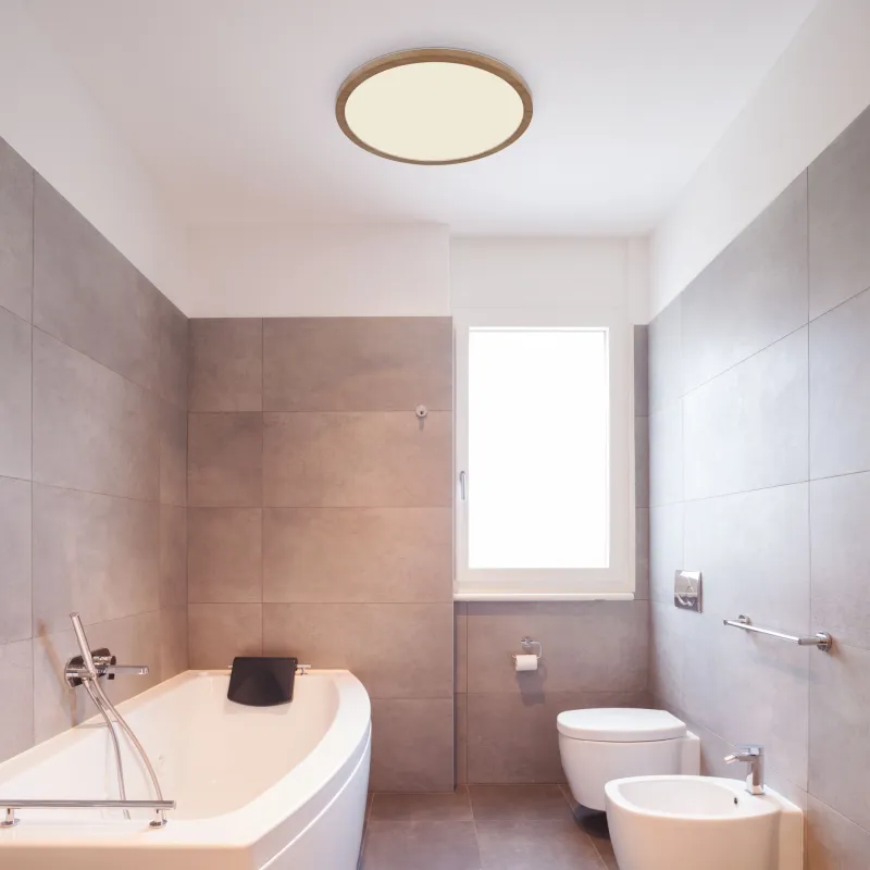 Sapana Ø30 Bois lampe de salle de bain De Globo Lighting - Uppt&auml;ck den eleganta Sapana plafonden &ndash; det perfekta tillskottet till ditt badrum och sm&auml;lter harmoniskt in i olika milj&ouml;er.