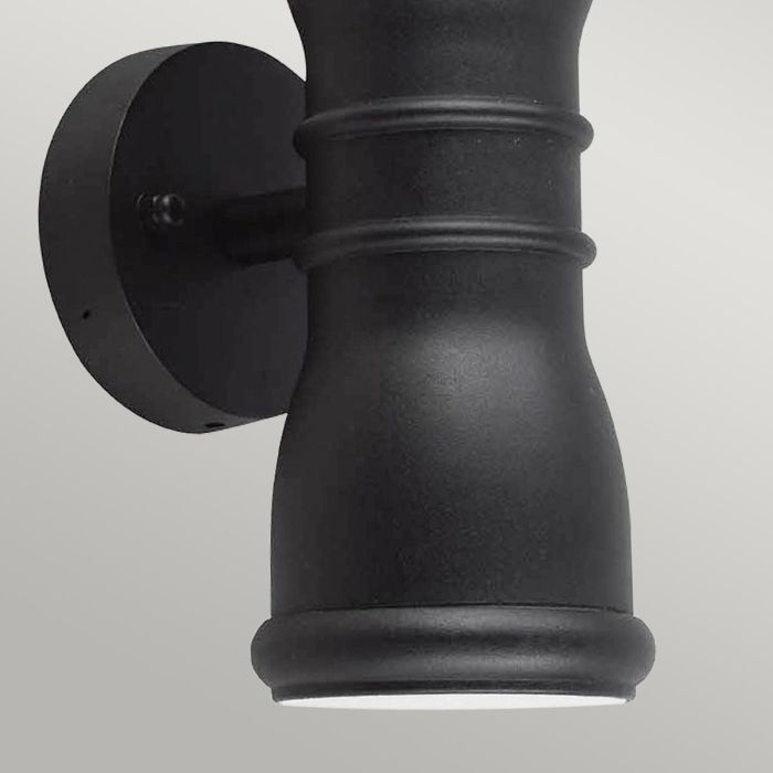 Malvern 23cm Noir lampe d’extérieur De Elstead Lighting - Med sin upp- och ned&aring;triktade ljusspridning skapar Malvern en vacker belysningseffekt p&aring; fasaden, perfekt f&ouml;r entr&eacute;er, uteplatser och g&aring;ngv&auml;gar.