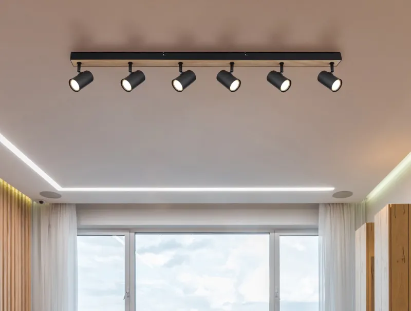 Robby 6 Nature spot De Globo Lighting - Robby &auml;r en&nbsp;stilren&nbsp;takspotlight som imponerar med sin eleganta design i mattsvart metall och MDF i tr&auml;-look.