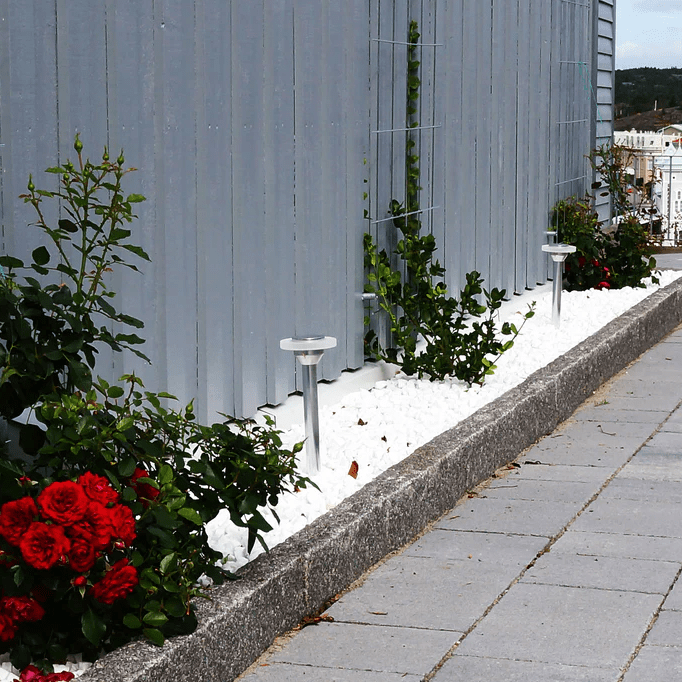 Ellips Argent De Lightson - En stilren l&auml;gre pollare som passar om du vill skapa ledljus l&auml;ngs en g&aring;ng eller stig.