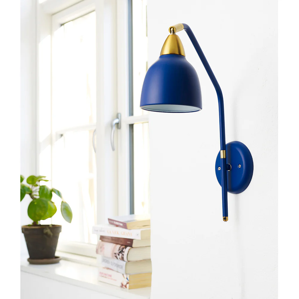 Urban 40cm Bleu applique murale De Superliving - Avec un bras rotatif et un &eacute;cran pouvant pivoter &agrave; 345&deg;.
