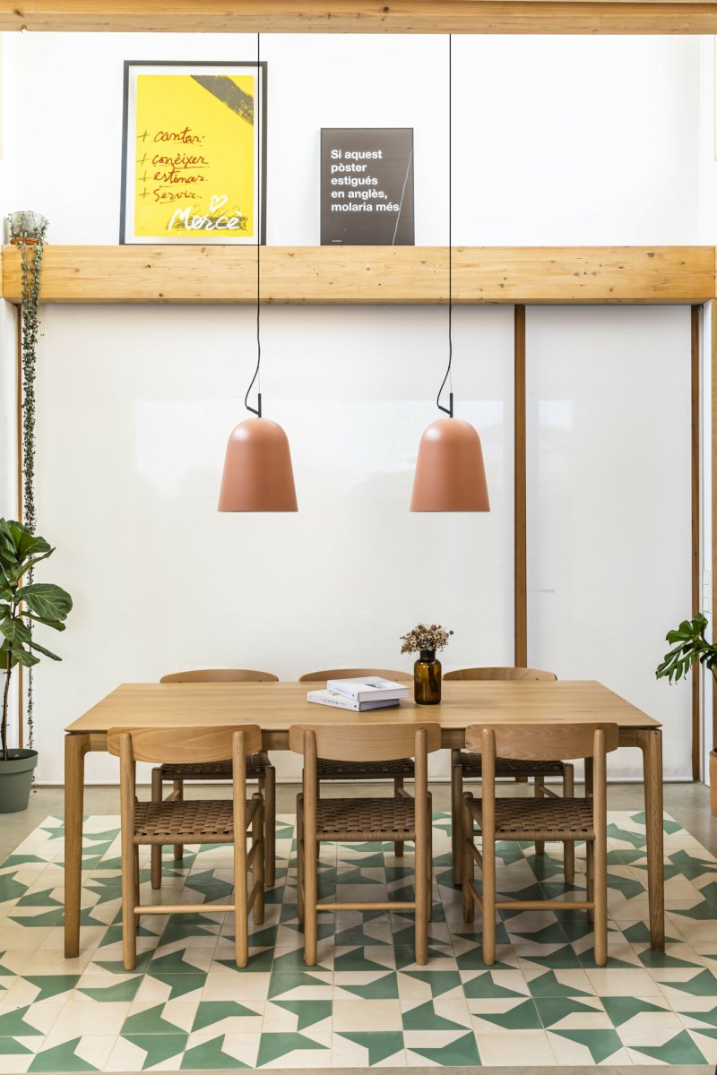 Studio Ø30 Rose suspension De Faro Barcelona - Studio allie forme et fonctionnalit&eacute; pour ceux qui recherchent un &eacute;clairage alliant personnalit&eacute; et style.