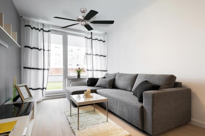 Cyclone Ø132 Acier brossé De Westinghouse - Le ventilateur de plafond Cyclone en acier brossé est un modèle classique qui, grâce à sa fonction d'inversion, assure un refroidissement efficace en été et une répartition uniforme de la chaleur en hiver.