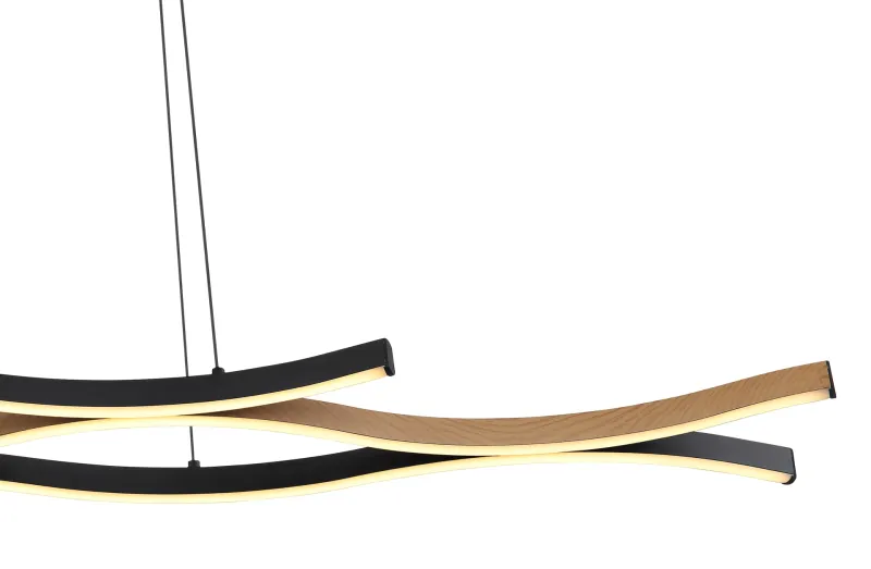 Geronimo 108cm Nature suspension De Globo Lighting - Den mattsvarta metall- och aluminiumstommen, kompletterad med tr&auml;liknande dekorationer och en opalf&auml;rgad plastsk&auml;rm, ger en stilren och harmonisk estetik.