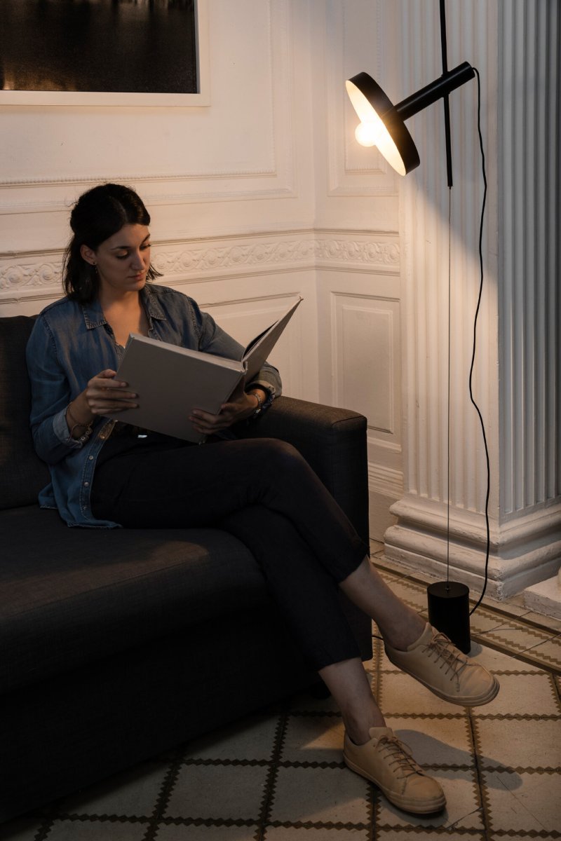 Whizz 120cm Noir suspension De Faro Barcelona - Whizz est une collection de luminaires design de Christoph Friedrich Wagner, connue pour son association tendance d'or satin&eacute; et de noir.