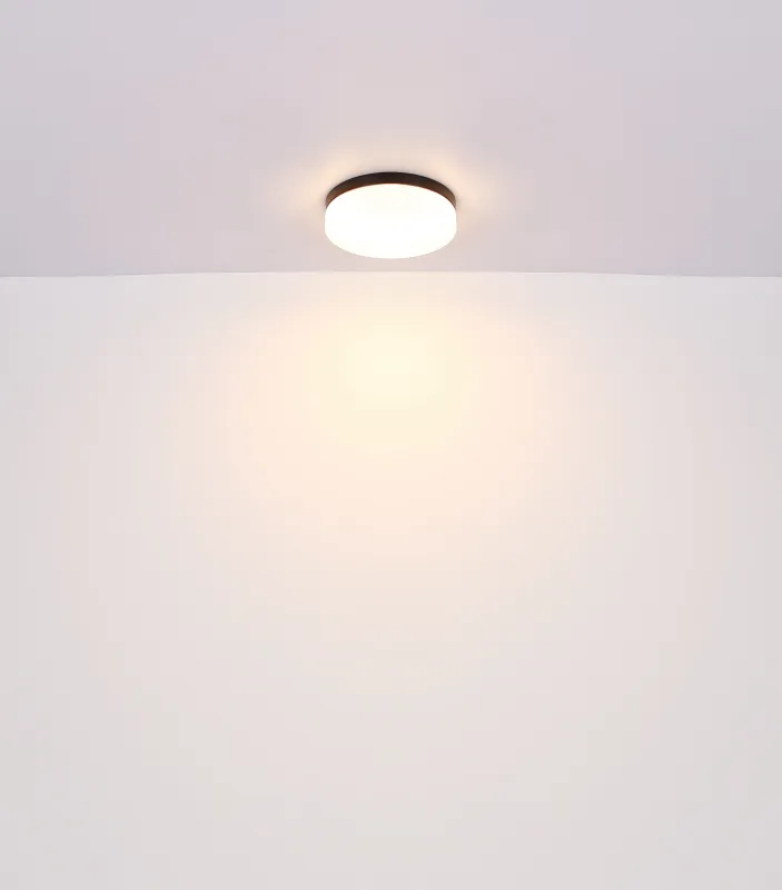 Vranos 18,5cm Noir De Globo Lighting - Lampan &auml;r tillverkad i aluminium och glas, vilket ger ett tidl&ouml;st och sofistikerat uttryck.