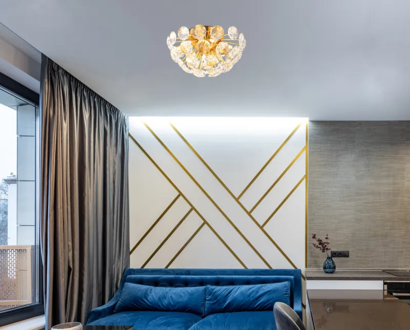 Virina Ø40 Or plafonnier De Globo Lighting - Dess eleganta design kombinerar en gyllene metallkropp med en sk&auml;rm av klara kristaller, vilket ger en lyxig och sofistikerad k&auml;nsla till ditt hem.