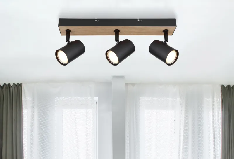 Robby 3 Nature spot De Globo Lighting - Robby &auml;r en&nbsp;stilren&nbsp;takspotlight som imponerar med sin eleganta design i mattsvart metall och MDF i tr&auml;-look.