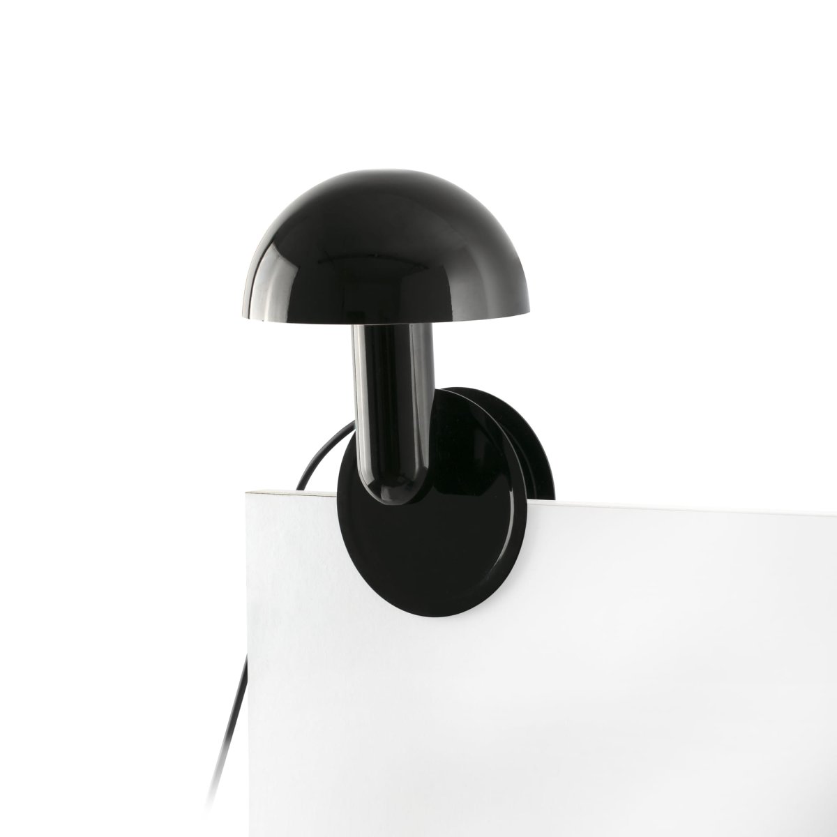 Bela 24cm Noir lampe de bureau De Faro Barcelona - Gr&acirc;ce &agrave; son socle annulaire inclus, Bela se transforme rapidement en une &eacute;l&eacute;gante lampe de table.