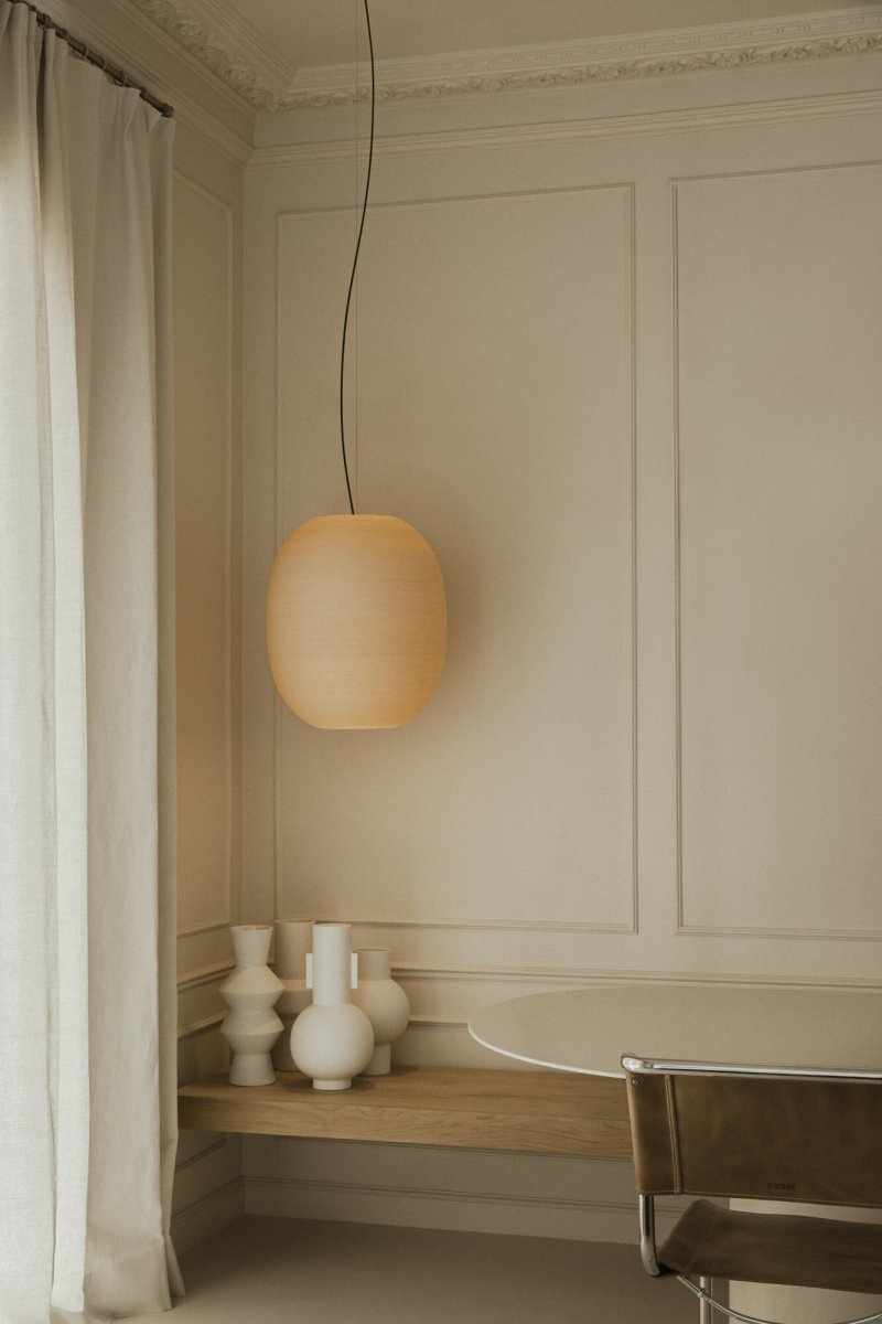 Tierra Ø47 Beige suspension De Faro Barcelona - Utilisez-la seule ou combinez-la avec d'autres mod&egrave;les de la collection Tierra pour cr&eacute;er des installations lumineuses vibrantes, &agrave; la fois imposantes et &eacute;l&eacute;gantes.