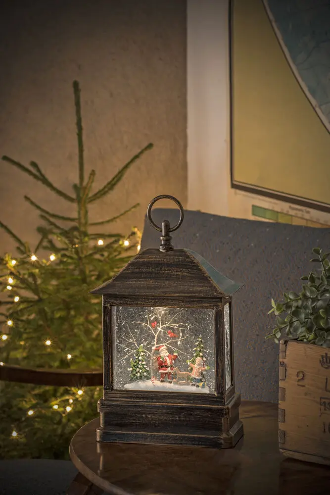 Lanterne Remplie D’eau Avec Père Noël Brun De Konstsmide - Avec une couleur de lumi&egrave;re de 3000 K, une lueur blanche chaude est cr&eacute;&eacute;e tandis que des paillettes tourbillonnent sur la sc&egrave;ne.