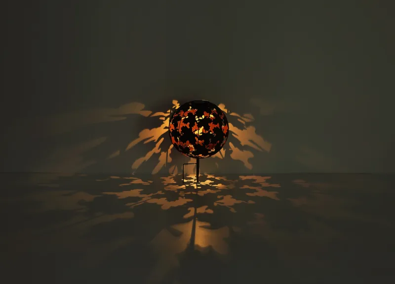 Earth Argent lampe solaire De Globo Lighting - Laddas av solen under dagen och t&auml;nds automatiskt i skymningen.