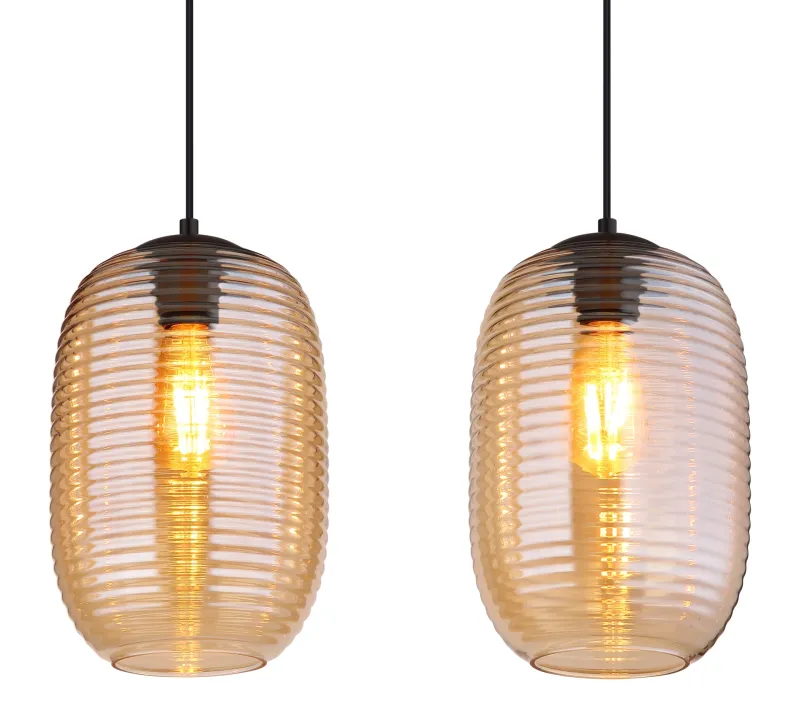 Jefrey 110cm Ambre suspension De Globo Lighting - Denna eleganta taklampa har en avl&aring;ng form och &auml;r utrustad med fyra rundade glaskupor i varm b&auml;rnstensf&auml;rg.