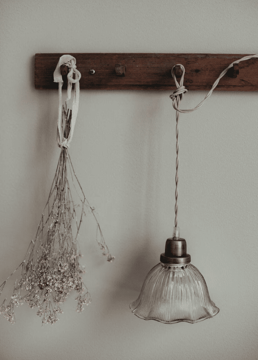 Greta Ø18 Transparent lampe de fenêtre De Strömshaga - La lampe n'a pas de connexion au mur ou au plafond, vous pouvez donc décider à quoi vous souhaitez la connecter.