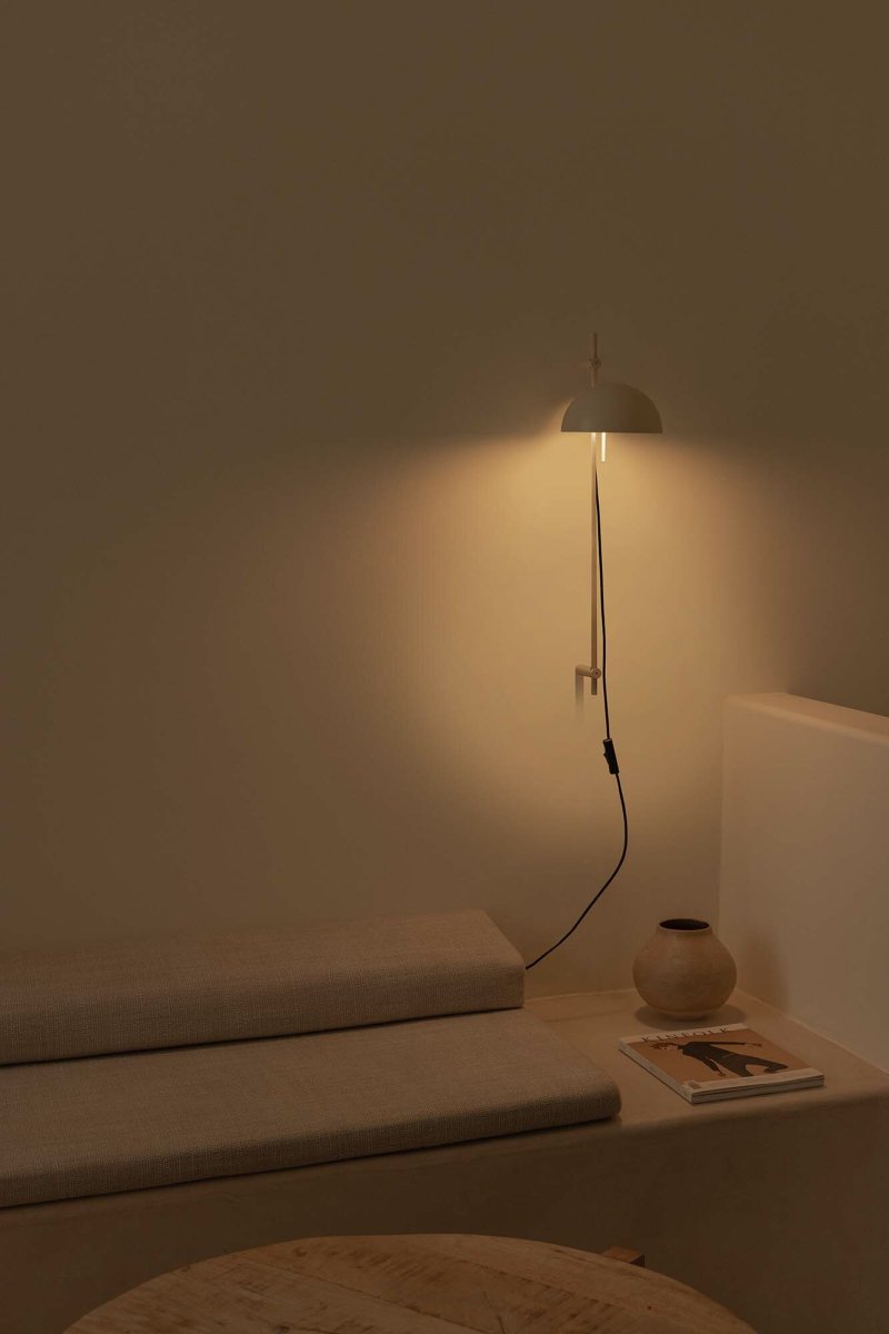 Matilda 60cm Beige applique murale De Faro Barcelona - Matilda est une applique murale beige &agrave; bras mobile, au style g&eacute;om&eacute;trique et minimaliste, qui s'int&egrave;gre parfaitement &agrave; toutes les pi&egrave;ces.