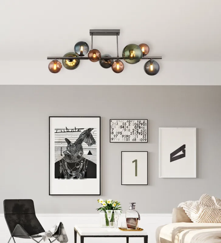 Riha 87cm Multicolore plafonnier De Globo Lighting - Glaskuporna i brons, gr&ouml;nt och petrol ger lampan en unik karakt&auml;r och eleganta f&auml;rginslag som kompletterar modern inredning.