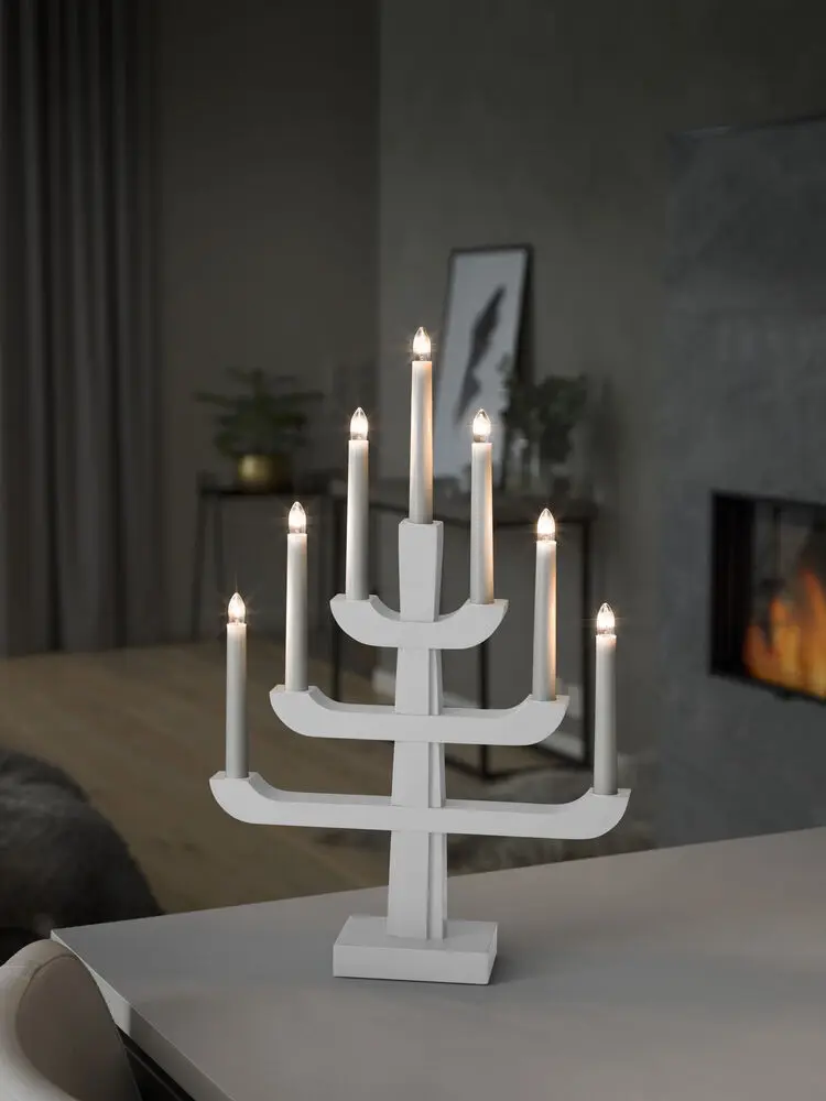 Candelabra 7 Lights Blanc De Konstsmide - Livr&eacute; avec un c&acirc;ble blanc de 1,7 m, un interrupteur d'alimentation et une prise.