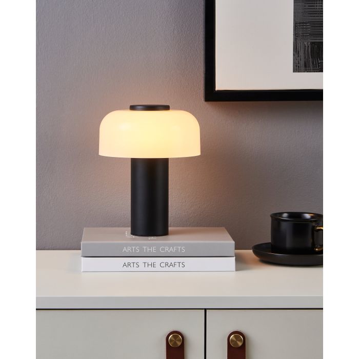 Ponente 20cm Blanc portable De Eglo - La lampe a un indice de protection IP44 et convient à une utilisation intérieure et extérieure.