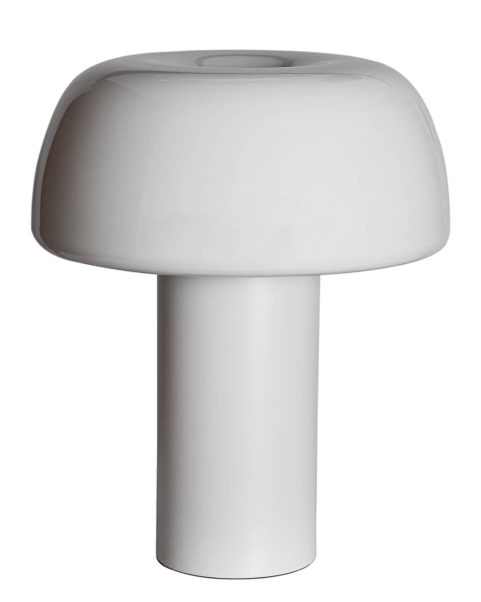 Lean on Me 40cm Beige lampe de table De By Rydéns - La lampe est en m&eacute;tal, la base de la lampe ayant une finition mate et l'abat-jour ayant une finition brillante, cr&eacute;ant un beau contraste.