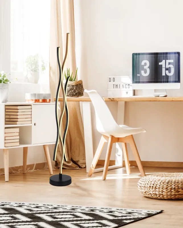 Geronimo Noir lampadaire De Globo Lighting - Den praktiska fotstr&ouml;mbrytaren p&aring; sladden g&ouml;r det enkelt att t&auml;nda och sl&auml;cka lampan, och den gener&ouml;sa kabell&auml;ngden p&aring; 180cm ger flexibilitet vid placering.