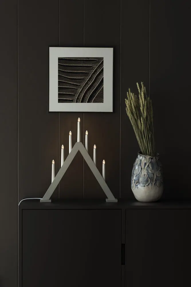 Candelabra 7 Lights Gris De Konstsmide - Cr&eacute;ez une ambiance de No&euml;l &eacute;l&eacute;gante et moderne avec cet &eacute;l&eacute;gant bougeoir de l'Avent en bois laqu&eacute; gris.