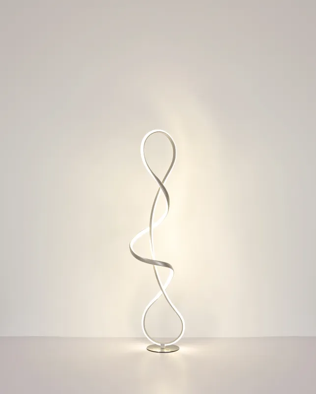 Swirl Nickel lampadaire De Globo Lighting - Med en kompakt storlek och en kraftfull LED-teknik p&aring; 2260 lumen och 4000K ger den klar och behaglig belysning.