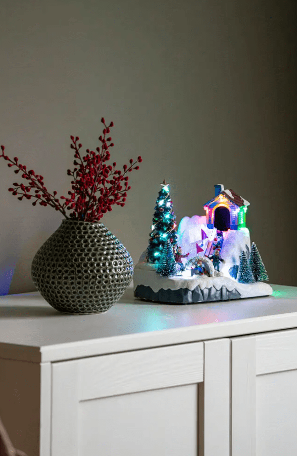 Paysage Hivernal LED 18cm Multicolore De Konstsmide - Nous vous recommandons de le placer sur un bureau dans le couloir ou pr&egrave;s de la fen&ecirc;tre du salon.