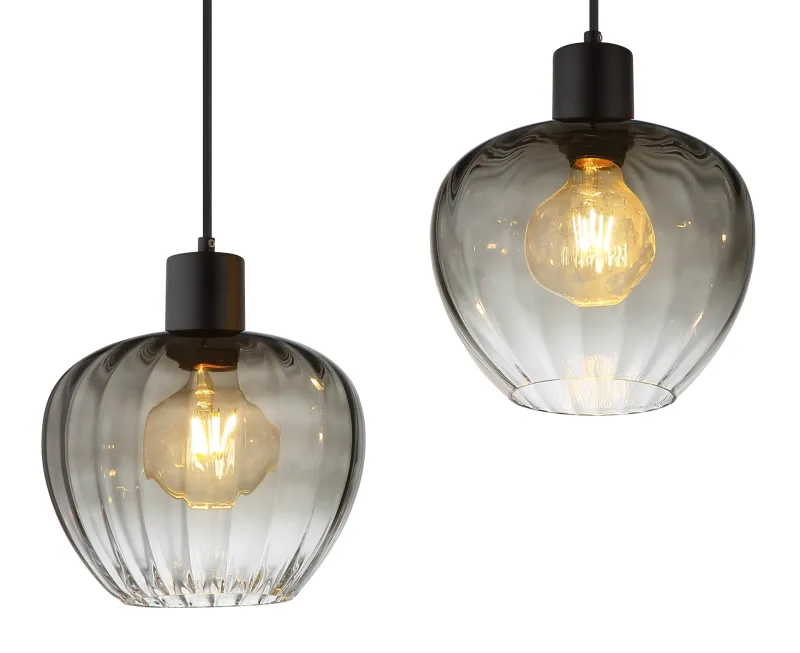 Toy 108cm Couleur fumée suspension De Globo Lighting - Med sin raka skena och fyra rundade r&ouml;kf&auml;rgade glaskupor med eleganta r&auml;fflor tillf&ouml;r denna lampa en modern och sofistikerad touch till ditt hem.