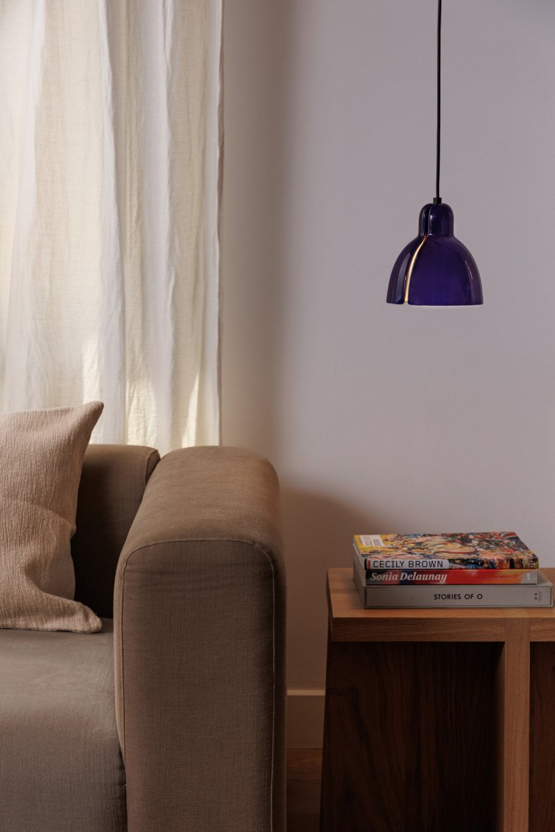 Venice Ø16 Bleu suspension De Faro Barcelona - L'abat-jour en c&eacute;ramique bleue est fabriqu&eacute; &agrave; la main dans un atelier barcelonais et s'int&egrave;gre parfaitement &agrave; la douille&nbsp;; il suffit de l'installer vous-m&ecirc;me&nbsp;!